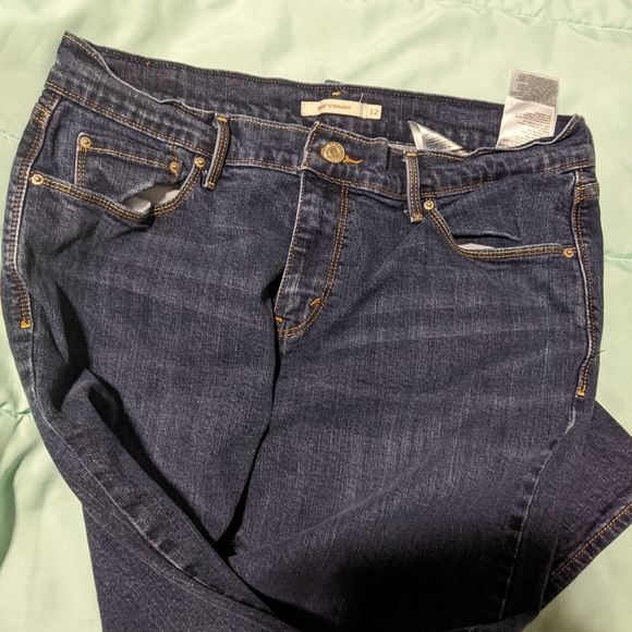 Levi's - Picture 4 of 6